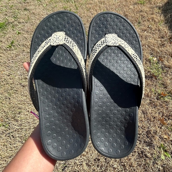 Vionic black snake tide toe post orthotic thong sandals Sz-5.  M - Picture 7 of 8